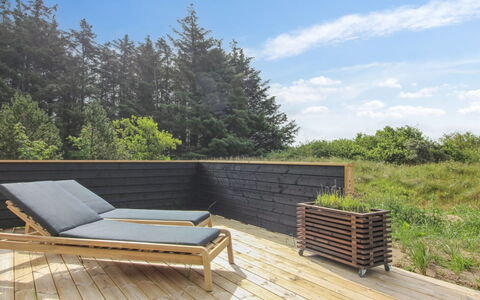 Heriest - 1.2Km from the Sea: Zona Residenziale, Tetto, Sobborgo, Driveway, Estate, Camino