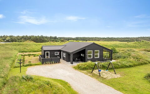 Grith - 1Km from the Sea: Legna, Tetto, Casa, Villetta, Porta, Casa, Raccordo, Lotto, Edifici Giardino, Capannone