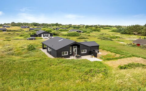 Grith - 1Km from the Sea: Legna, Tetto, Casa, Villetta, Porta, Casa, Raccordo, Lotto, Edifici Giardino, Capannone