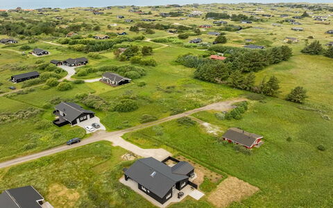 Grith - 1Km from the Sea: Legna, Tetto, Casa, Villetta, Porta, Casa, Raccordo, Lotto, Edifici Giardino, Capannone