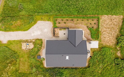 Grith - 1Km from the Sea: Legna, Tetto, Casa, Villetta, Porta, Casa, Raccordo, Lotto, Edifici Giardino, Capannone