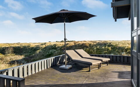 Fransisca - 600M from the Sea: Blu, Arbusto, Villetta, Groundcover, Giardino, Estate, Shade, Landscaping, Agriturismo, Eco Hotel