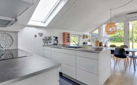 Harmen - 1.1Km from the Sea: Interior Design, Soffitto, Appartamento, Pavimentazione, Mobilia, Pavimento, Camera, Illuminazione, Casa, Divano