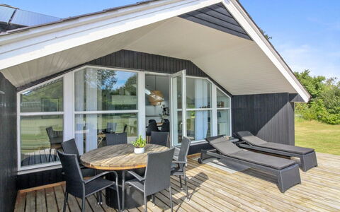 Harmen - 1.1Km from the Sea: Interior Design, Soffitto, Appartamento, Pavimentazione, Mobilia, Pavimento, Camera, Illuminazione, Casa, Divano