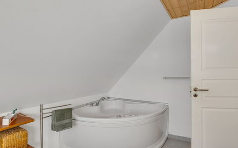Othelia - 1.8Km from the Sea: Appartamento, Shade, Balcone, Sedia, Recinzione, Mobili Da Esterno, Alluminio, Erba Sintetica