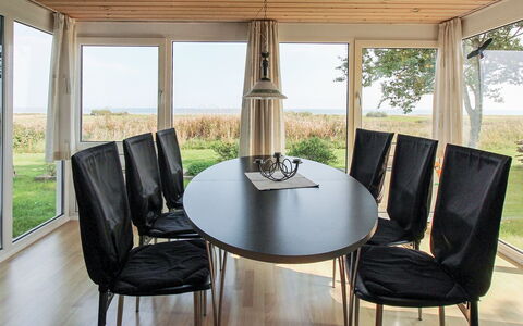 Isalie - 200M from the Sea: Mobilia, Interior Design, Sedia, Pavimentazione, Legna, Pavimento, Tavolo, Sala Da Pranzo, Cucina & Sala Da Pranzo Tavolo, Soffitto