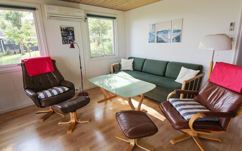 Isalie - 200M from the Sea: Mobilia, Legna, Pavimentazione, Interior Design, Pavimento, Soggiorno, Camera, Sedia, Color Legno