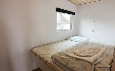 Isalie - 200M from the Sea: Parete, Pavimento, Legna, Camera Da Letto, Pavimentazione, Letto, Interior Design, Lenzuolo, Bedding, Soffitto