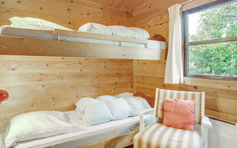 Gorjan - 300M from the Sea: Mobilia, Letto, Camera Da Letto, Letto A Castello, Interior Design, Legna, Pavimentazione, Pavimento, Soffitto, Lenzuolo