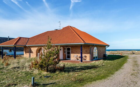 Solvej - 120M from the Sea: Tetto, Casa, Casa, Villetta, Raccordo, Estate, Driveway, Edifici Giardino, Cortile, Capannone