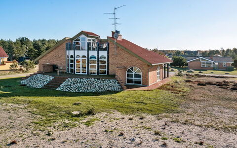 Solvej - 120M from the Sea: Tetto, Casa, Casa, Villetta, Raccordo, Estate, Driveway, Edifici Giardino, Cortile, Capannone