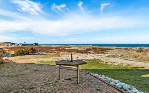 Solvej - 120M from the Sea: Tetto, Casa, Casa, Villetta, Raccordo, Estate, Driveway, Edifici Giardino, Cortile, Capannone