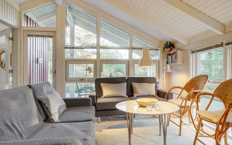 Helmtrud - 500M from the Sea: Legna, Interior Design, Mobilia, Soffitto, Soggiorno, Divano, Casa, Camera, Sedia