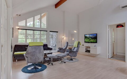 Beka - 500M from the Sea: Interior Design, Mobilia, Divano, Pavimentazione, Legna, Soffitto, Soggiorno, Pavimento, Casa, Appartamento