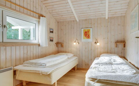 Thomasine - 1.5Km from the Sea: Legna, Camera Da Letto, Letto, Interior Design, Soffitto, Bedding, Lenzuolo, Casa, Telaio Del Letto, Pavimento