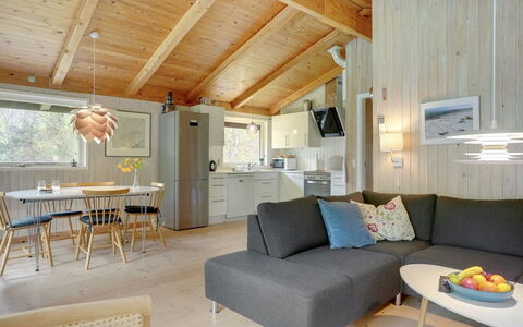 Thorger - 5Km from the Sea: Interior Design, Mobilia, Legna, Soffitto, Pavimentazione, Pavimento, Camera, Lampada, Divano, Soggiorno