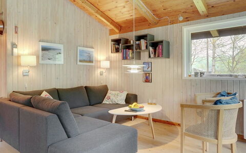 Thorger - 5Km from the Sea: Interior Design, Legna, Mobilia, Pavimentazione, Pavimento, Soggiorno, Soffitto, Camera, Divano, Illuminazione