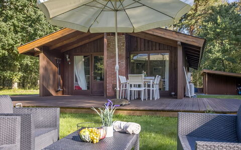 Thorger - 5Km from the Sea: Legna, Casa, Portico, Deck, Latifoglie, Tetto, Color Legno, Pavimento In Legno, Eco Hotel