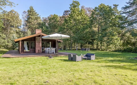 Thorger - 5Km from the Sea: Legna, Casa, Portico, Deck, Latifoglie, Tetto, Color Legno, Pavimento In Legno, Eco Hotel