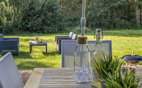 Thorger - 5Km from the Sea: Legna, Casa, Portico, Deck, Latifoglie, Tetto, Color Legno, Pavimento In Legno, Eco Hotel