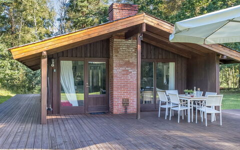 Thorger - 5Km from the Sea: Legna, Casa, Portico, Deck, Latifoglie, Tetto, Color Legno, Pavimento In Legno, Eco Hotel