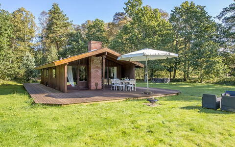 Thorger - 5Km from the Sea: Legna, Casa, Portico, Deck, Latifoglie, Tetto, Color Legno, Pavimento In Legno, Eco Hotel