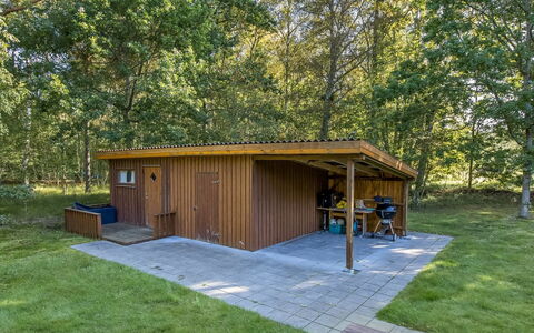 Thorger - 5Km from the Sea: Legna, Casa, Portico, Deck, Latifoglie, Tetto, Color Legno, Pavimento In Legno, Eco Hotel
