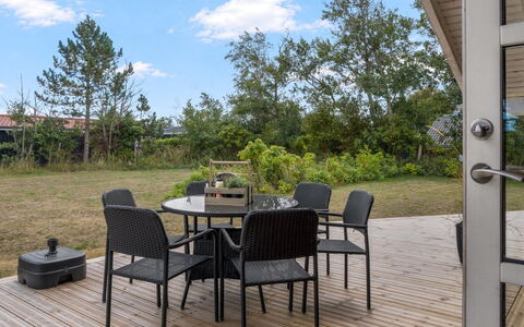 Eliana - 350M from the Sea: Mobilia, Sedia, Mobili Da Esterno, Tavolo, Tavolo Esterno, Cucina & Sala Da Pranzo Tavolo, Shade, Tavolino Da Caffè, Giardino, Terrazza