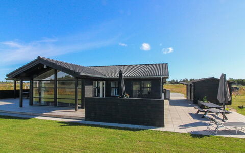 Ariadne - 900M from the Sea: Appartamento, Shade, Balcone, Sedia, Recinzione, Mobili Da Esterno, Alluminio, Erba Sintetica