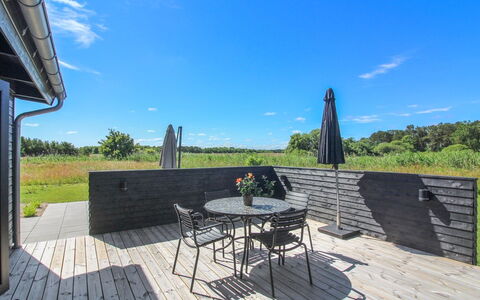 Ariadne - 900M from the Sea: Appartamento, Shade, Balcone, Sedia, Recinzione, Mobili Da Esterno, Alluminio, Erba Sintetica