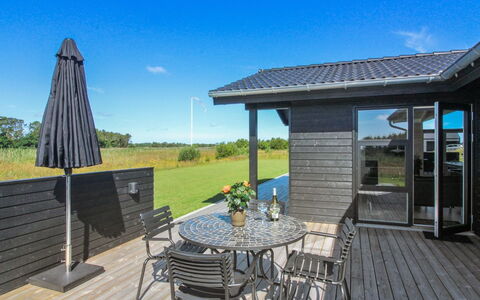 Ariadne - 900M from the Sea: Appartamento, Shade, Balcone, Sedia, Recinzione, Mobili Da Esterno, Alluminio, Erba Sintetica