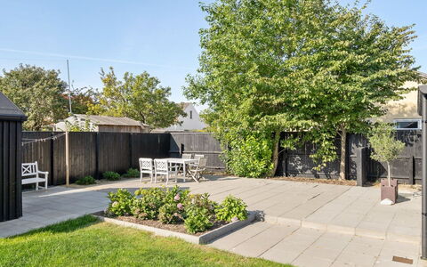 Evgenia - 950M from the Sea: Arbusto, Giardino, Shade, Backyard, Mobili Da Esterno, Woody Impianto, Landscaping, Cortile, Prato, Cortile