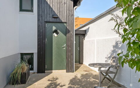 Evgenia - 950M from the Sea: Porta, Casa, Materiale Composito, Porta A Casa, Raccordo, Calcestruzzo, Latifoglie, Plank