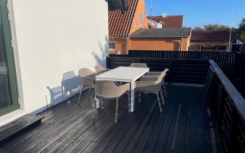 Evgenia - 950M from the Sea: Legna, Pavimento In Legno, Pavimento, Pavimentazione, Deck, Latifoglie, Materiale Composito, Plank, Color Legno, Balcone