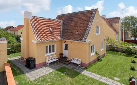 Ater - 800M from the Sea: Parete, Casa, Tetto, Zona Residenziale, Casa, Facciata, Architettura, Villetta, Lotto, Insediamento Umano