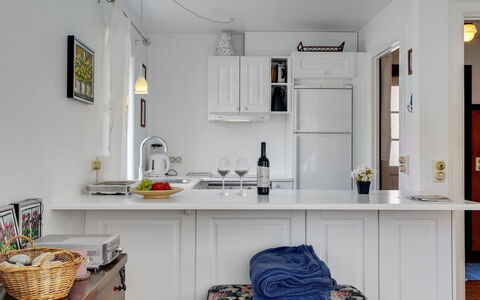 Ater - 800M from the Sea: Mobilia, Interior Design, Cabinetry, Controsoffitto, Cucina, Pavimentazione, Elettrodomestico Da Cucina, Illuminazione, Casa, Camera
