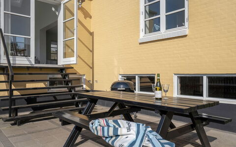 Janes - 400M from the Sea: Zona Residenziale, Tetto, Sobborgo, Driveway, Estate, Camino