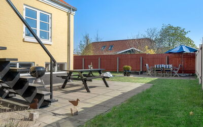 Janes - 400M from the Sea