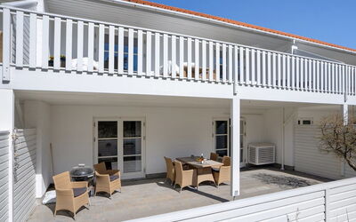 Shana - 800M from the Sea