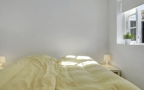 Stephie - 1.1Km from the Sea: Camera Da Letto, Parete, Letto, Bedding, Interior Design, Lenzuolo, Pavimento, Pavimentazione, Biancheria, Soffitto