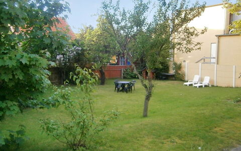 Harro - 150M from the Sea: Giardino, Arbusto, Prato, Backyard, Cortile, Shade, Landscaping, Sedia, Mobili Da Esterno, Cortile
