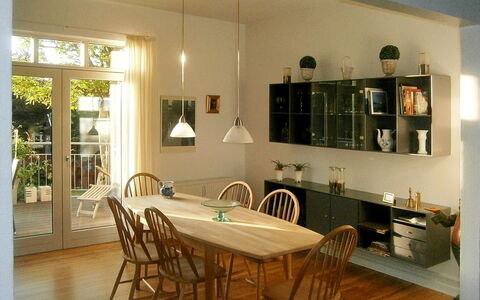 Harro - 150M from the Sea: Mobilia, Interior Design, Lampada, Parete, Legna, Pavimentazione, Soffitto, Sala Da Pranzo, Cucina & Sala Da Pranzo Tavolo, Sedia