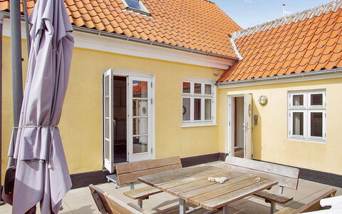 Minte - 450M from the Sea: Legna, Porta, Casa, Mobili Da Esterno, Color Legno, Villetta, Shade, Deck, Latifoglie, Cortile