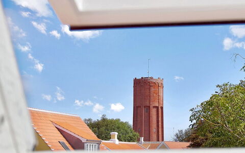 Minte - 450M from the Sea: Materiale Composito, Torre, Brick, Muratura, Illuminazione Diurna, Color Legno
