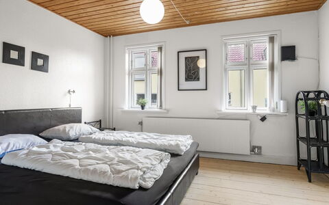 Minte - 450M from the Sea: Soffitto, Pavimentazione, Interior Design, Pavimento, Materiale Composito, Mobilia, Ricorrere, Hotel, Design, Illuminazione Diurna
