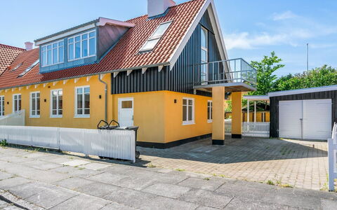 Elnara - 900M from the Sea: Zona Residenziale, Tetto, Sobborgo, Driveway, Estate, Camino