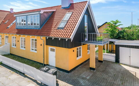 Elnara - 900M from the Sea: Zona Residenziale, Tetto, Sobborgo, Driveway, Estate, Camino
