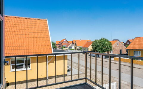Elnara - 900M from the Sea: Zona Residenziale, Tetto, Sobborgo, Driveway, Estate, Camino