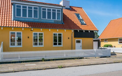 Elnara - 900M from the Sea: Zona Residenziale, Tetto, Sobborgo, Driveway, Estate, Camino