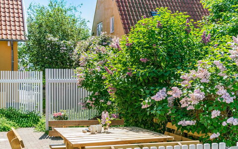 Elnara - 900M from the Sea: Zona Residenziale, Tetto, Sobborgo, Driveway, Estate, Camino
